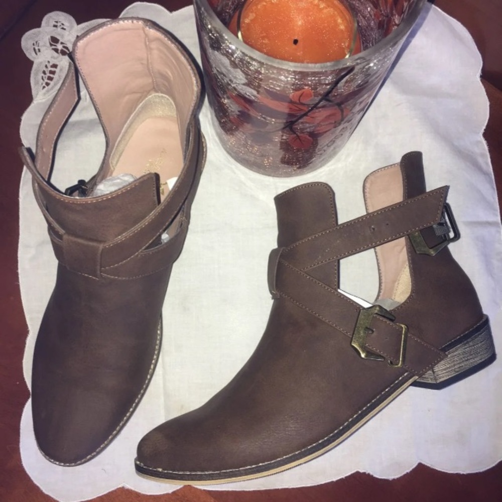 NWT Festival cutout buckle booties! 🍂 - Picture 2 of 8